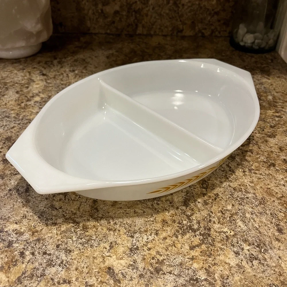 Vintage PYREX 1.5 Quart Two Section Baking Dish Royal Wheat Pattern